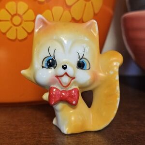 Vintage Kitscht Arnart Bowtie Flat Squirrel Figurine